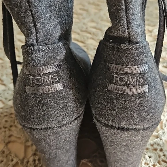 Toms Gray Felt Textile Wool Wedge Booties - Picture 2 of 7